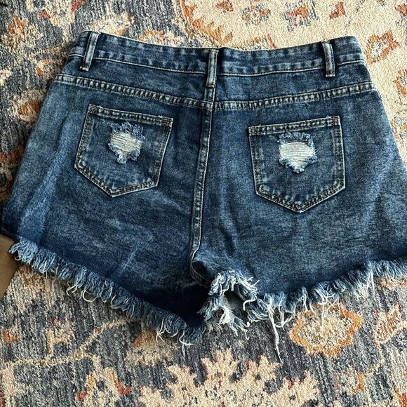 SHEIN high waisted shorts - Picture 2 of 3